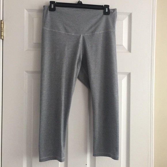 Capri Workout Leggings - Picture 1 of 4